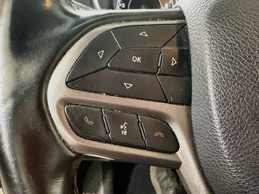 Used 2019 Jeep Cherokee Limited AWD/4WD image 25
