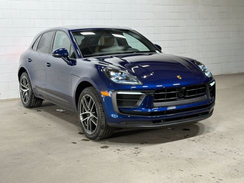 Certified 2026 Porsche Macan AWD/4WD image 6