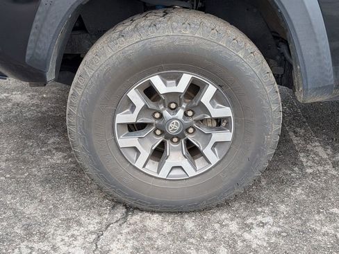Used 2021 Toyota Tacoma TRD Off-Road w/ Technology Package RWD image 11