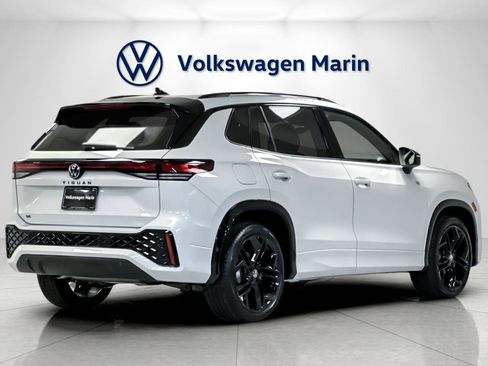 New 2026 Volkswagen Tiguan SE R-Line image 5