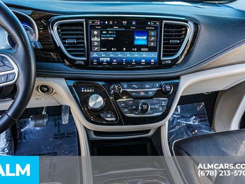 Used 2023 Chrysler Pacifica Limited image 45