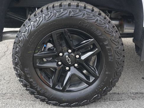 New 2026 Chevrolet Silverado 1500 Custom Trail Boss w/ LPO, Dark Essentials Package image 12