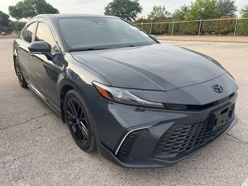 Used 2025 Toyota Camry SE w/ Convenience Package FWD image 3