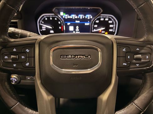 Used 2021 GMC Yukon Denali w/ Denali Premium Package image 20