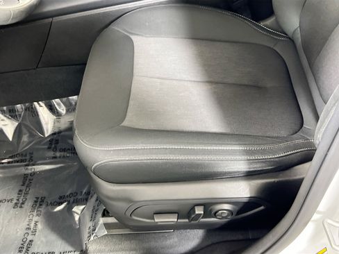 Used 2023 Jeep Grand Cherokee Laredo image 18