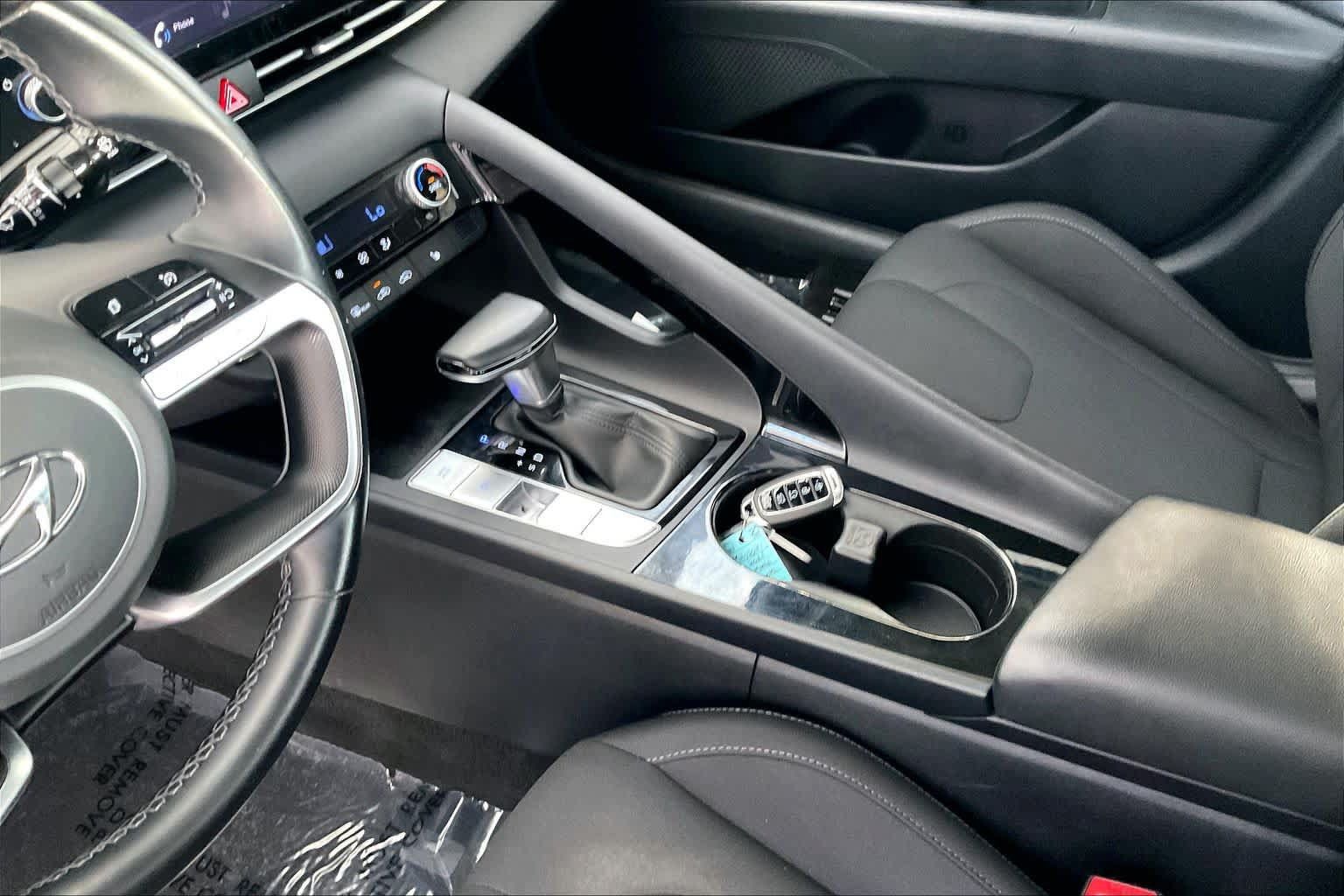 Certified 2021 Hyundai Elantra SEL w/ Convenience Package FWD image 17