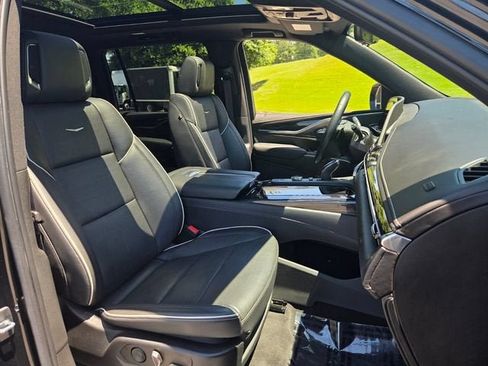 Used 2022 Cadillac Escalade ESV Sport w/ Touring Package AWD/4WD image 17