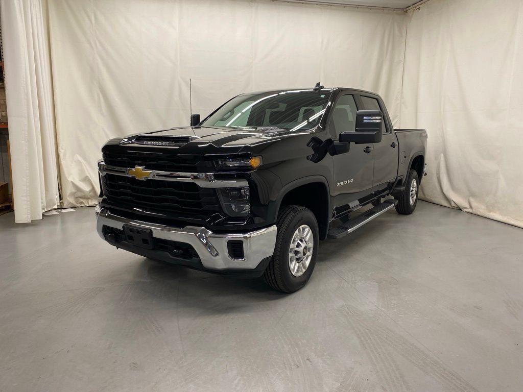 Used 2026 Chevrolet Silverado 2500 LT AWD/4WD image 2