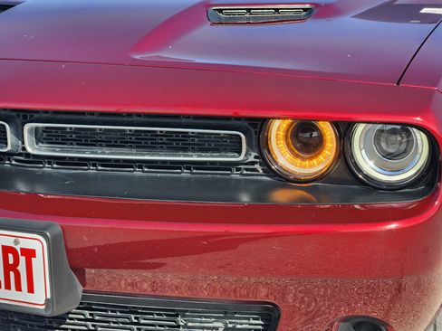 Used 2022 Dodge Challenger SXT RWD image 8