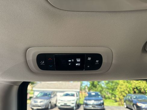 Used 2020 Chrysler Voyager LX FWD image 16