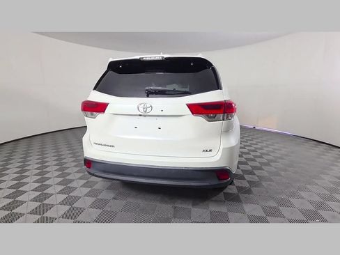 Used 2019 Toyota Highlander XLE FWD image 40