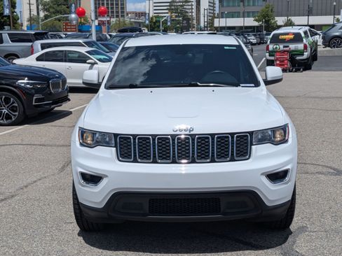 Used 2021 Jeep Grand Cherokee Laredo AWD/4WD image 12