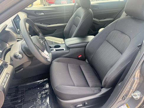 Used 2025 Nissan Altima 2.5 SV FWD image 36