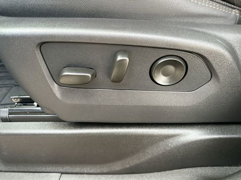 Used 2025 Chevrolet Tahoe High Country image 12