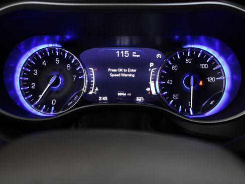 Used 2020 Chrysler Pacifica Touring w/ Advanced Safetytec Group image 32