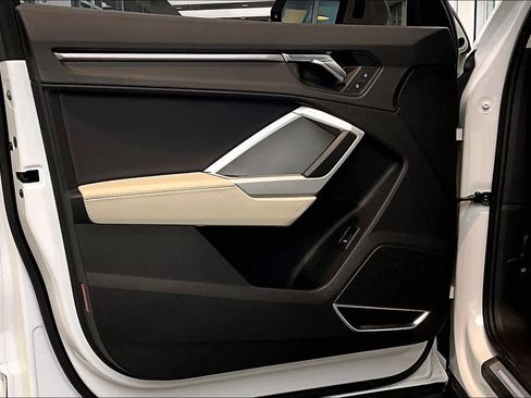 Used 2021 Audi Q3 2.0T Premium Plus w/ Premium Plus Package image 21