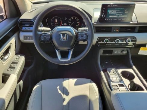 Used 2025 Honda Pilot EX-L image 24