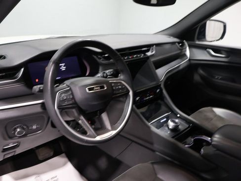 Certified 2023 Jeep Grand Cherokee Altitude image 17