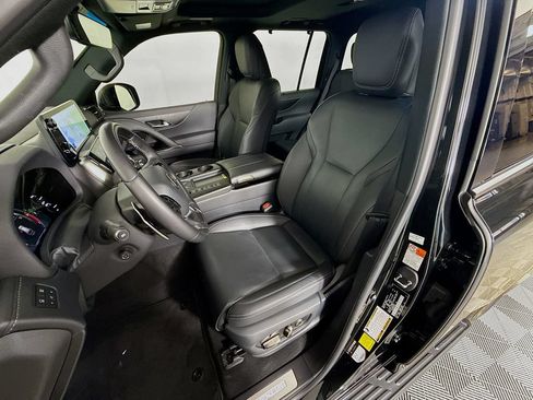 Certified 2024 Lexus LX 600 4WD w/ Luxury Package image 22