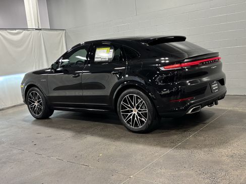 New 2026 Porsche Cayenne E-Hybrid Coupe AWD/4WD image 3
