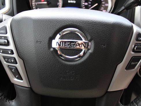 Used 2019 Nissan Titan PRO-4X image 9