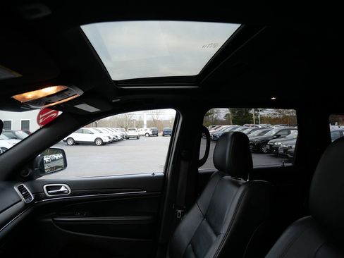 Used 2021 Jeep Grand Cherokee Limited w/ Trailer Tow Group IV image 11