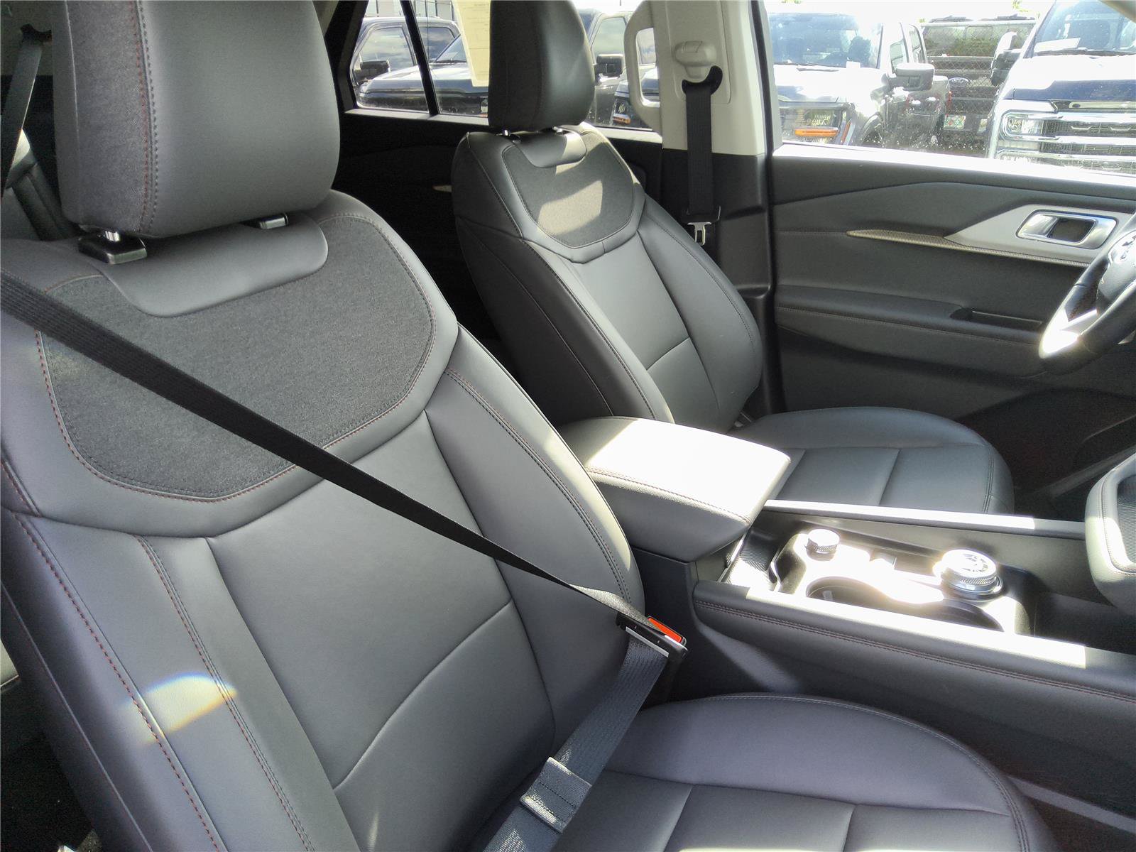 New 2026 Ford Explorer Active w/ Active Comfort Package RWD image 32