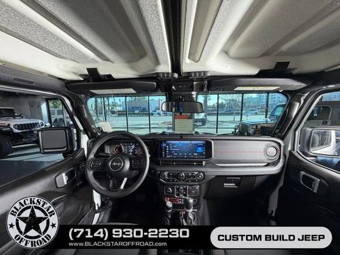 Used 2025 Jeep Wrangler Unlimited Rubicon AWD/4WD image 19