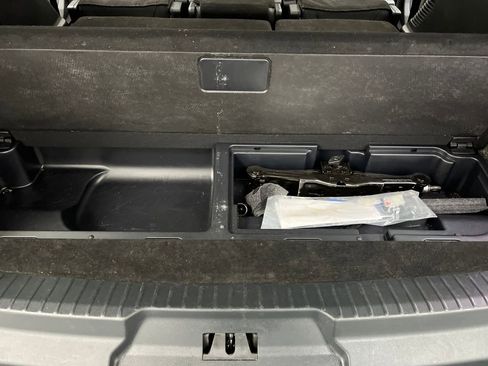 Used 2024 Ford Expedition XLT image 46