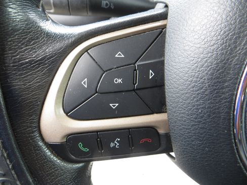 Used 2016 Jeep Renegade Limited image 16