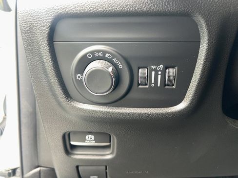 Used 2024 Jeep Grand Cherokee L Altitude RWD image 13