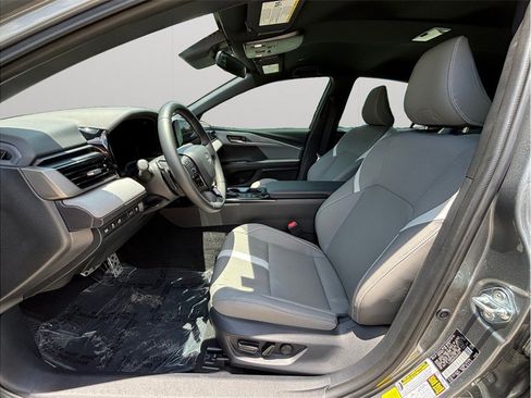 Used 2025 Toyota Camry SE FWD image 2