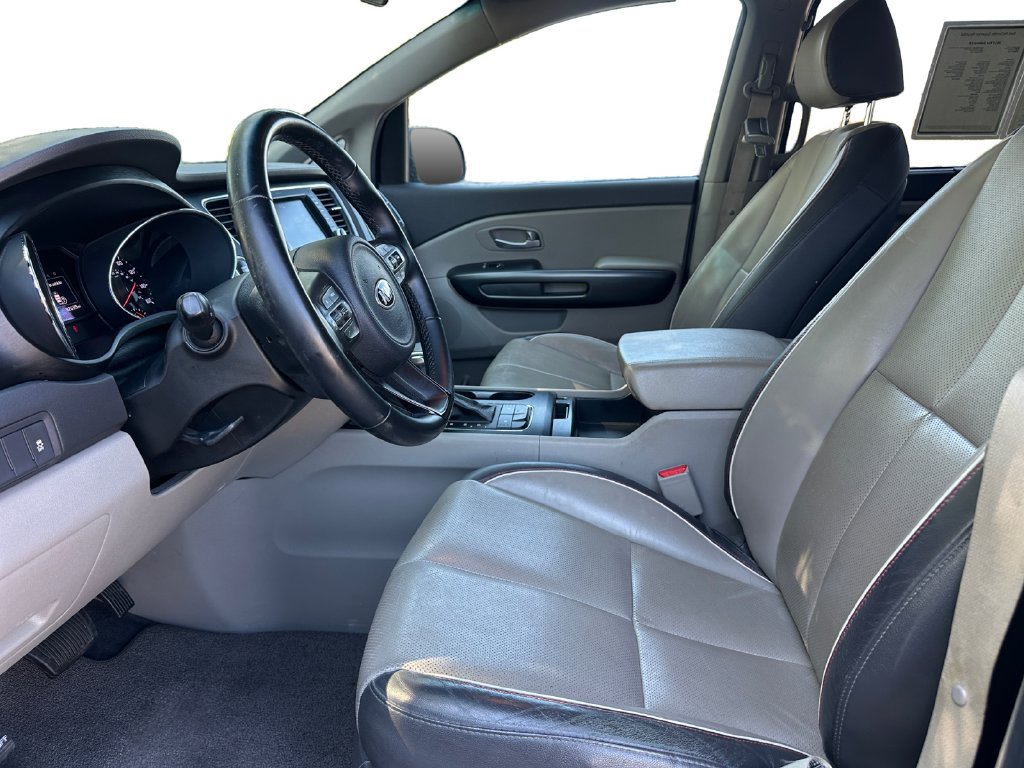 Used 2017 Kia Sedona LX w/ LX Essentials Premium Package FWD image 11