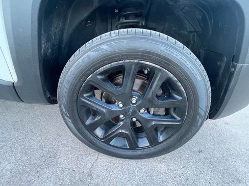 Used 2017 Jeep Renegade Altitude AWD/4WD image 9