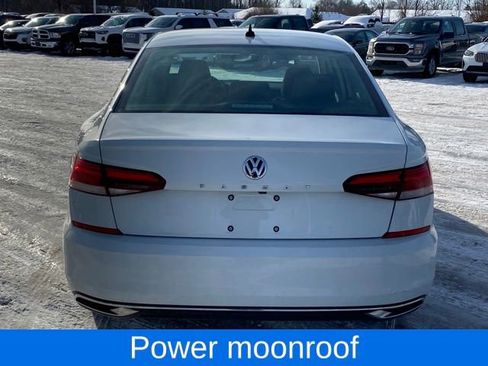 Used 2022 Volkswagen Passat 2.0T image 4