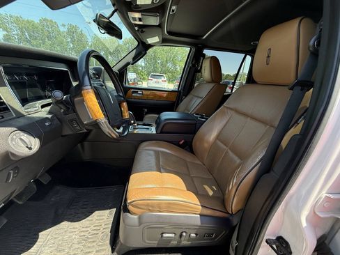 Used 2012 Lincoln Navigator 4WD image 18
