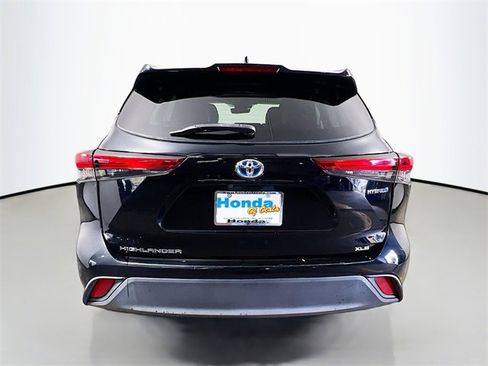 Used 2021 Toyota Highlander XLE image 24