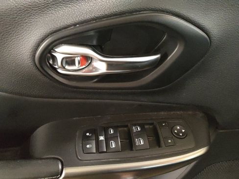 Used 2021 Jeep Cherokee Latitude Lux w/ Comfort/Convenience Group image 27