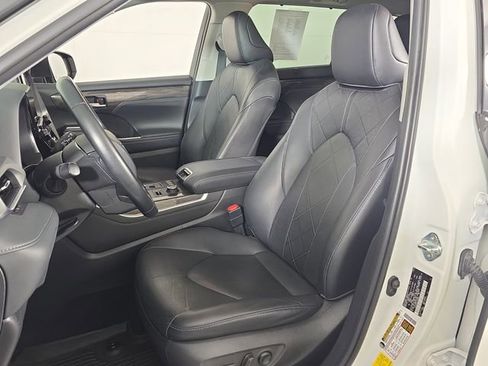Used 2020 Toyota Highlander Platinum image 17