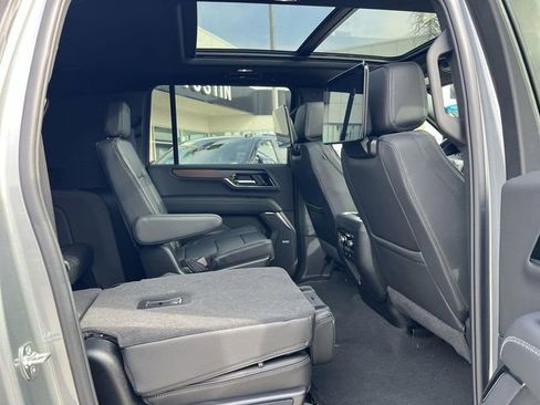 New 2026 GMC Yukon XL Denali w/ Denali Reserve Package RWD image 32