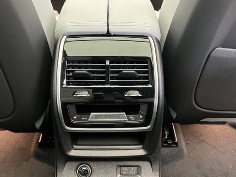 New 2026 BMW X7 xDrive40i w/ M Sport Package AWD/4WD image 10