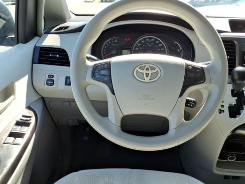 Used 2011 Toyota Sienna LE FWD image 5