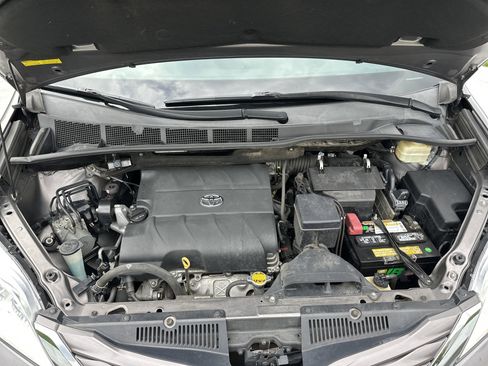 Used 2016 Toyota Sienna LE FWD image 35