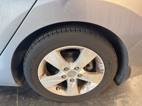 Used 2013 Hyundai Elantra GLS w/ Preferred Pkg image 14