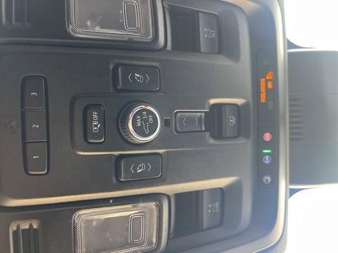 Used 2023 Chevrolet Suburban High Country w/ Advanced Technology Package image 19