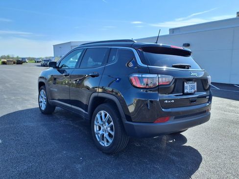 Used 2023 Jeep Compass Latitude AWD/4WD image 8