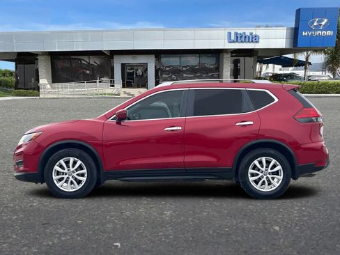 Used 2017 Nissan Rogue SV image 6