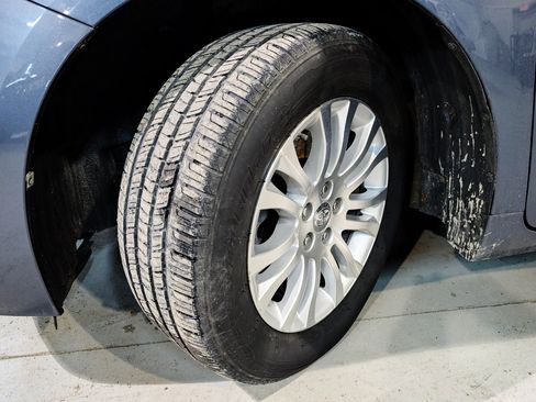 Used 2017 Toyota Sienna XLE image 59