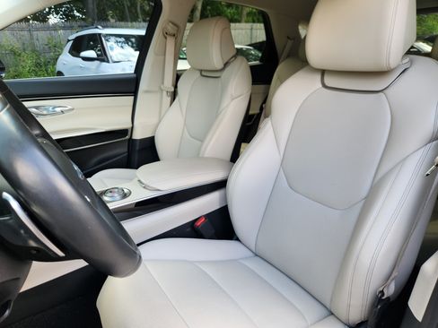Used 2022 Genesis GV70 2.5T AWD/4WD image 8