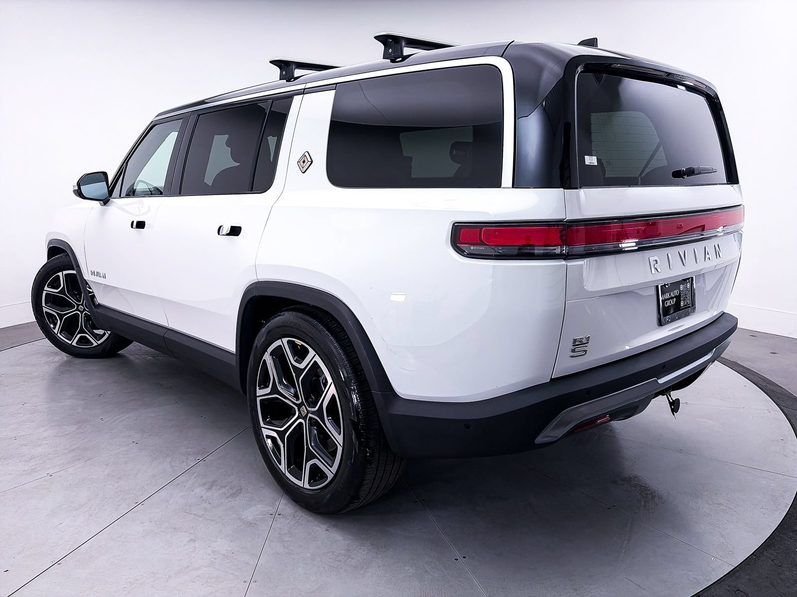 Used 2024 Rivian R1S Adventure Dual AWD/4WD image 2